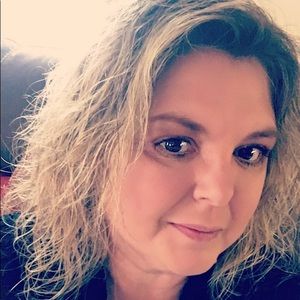 Meet your Posher, Leona